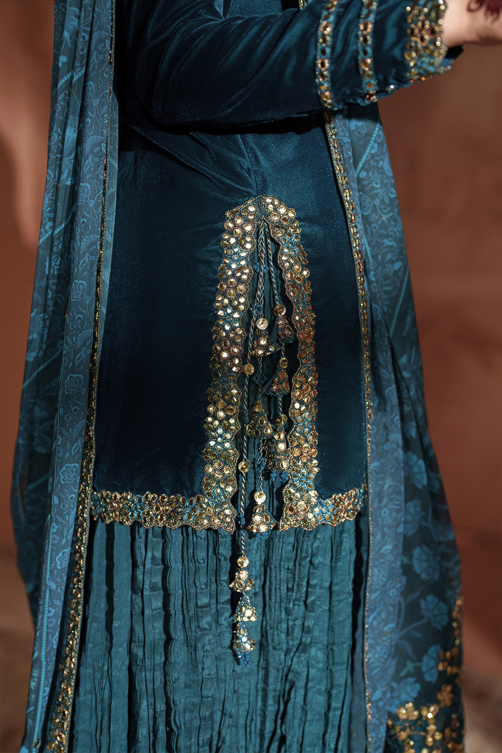 Iznik - Iv-64 Embroidered Velvet