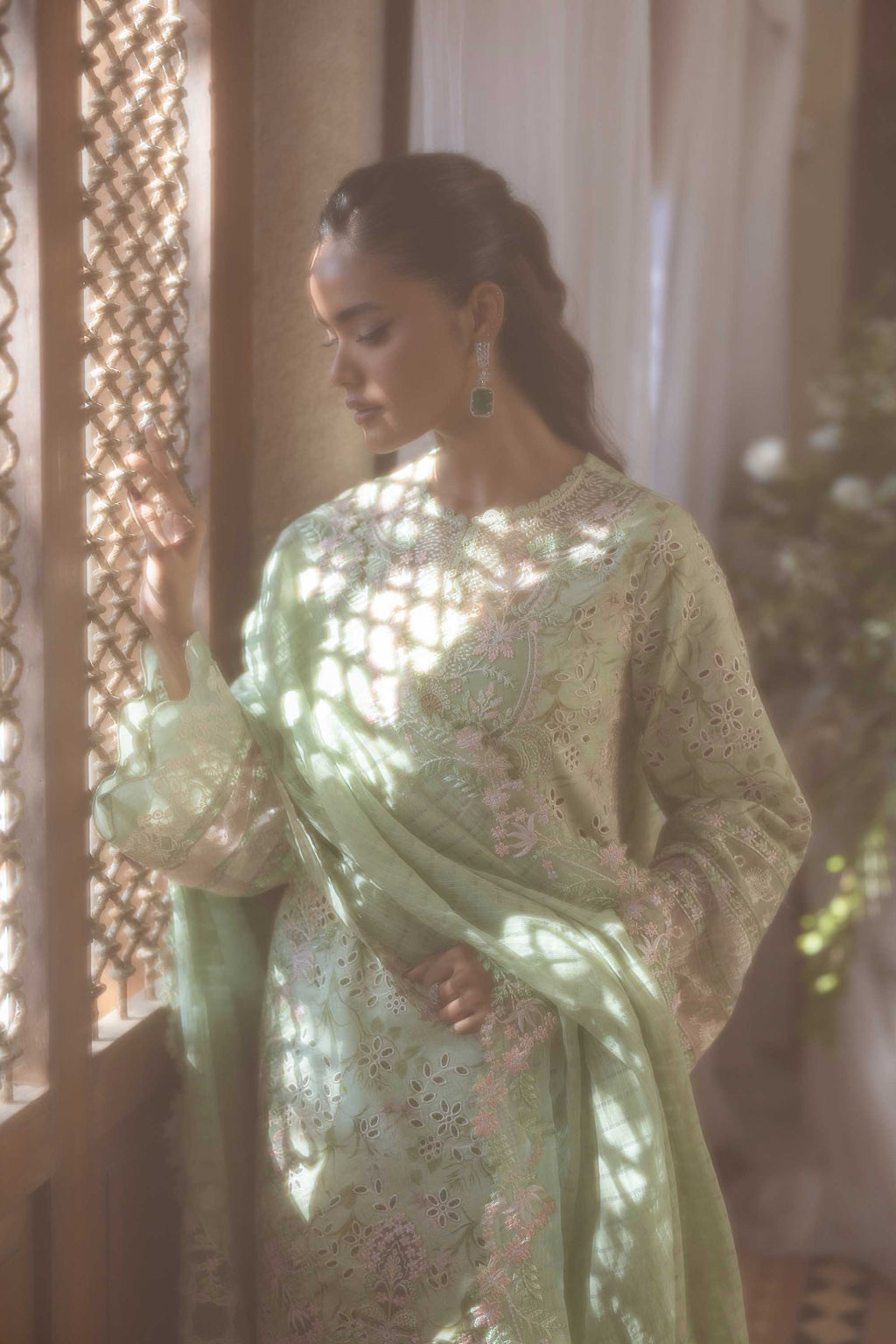 Akbar Aslam - Elaya