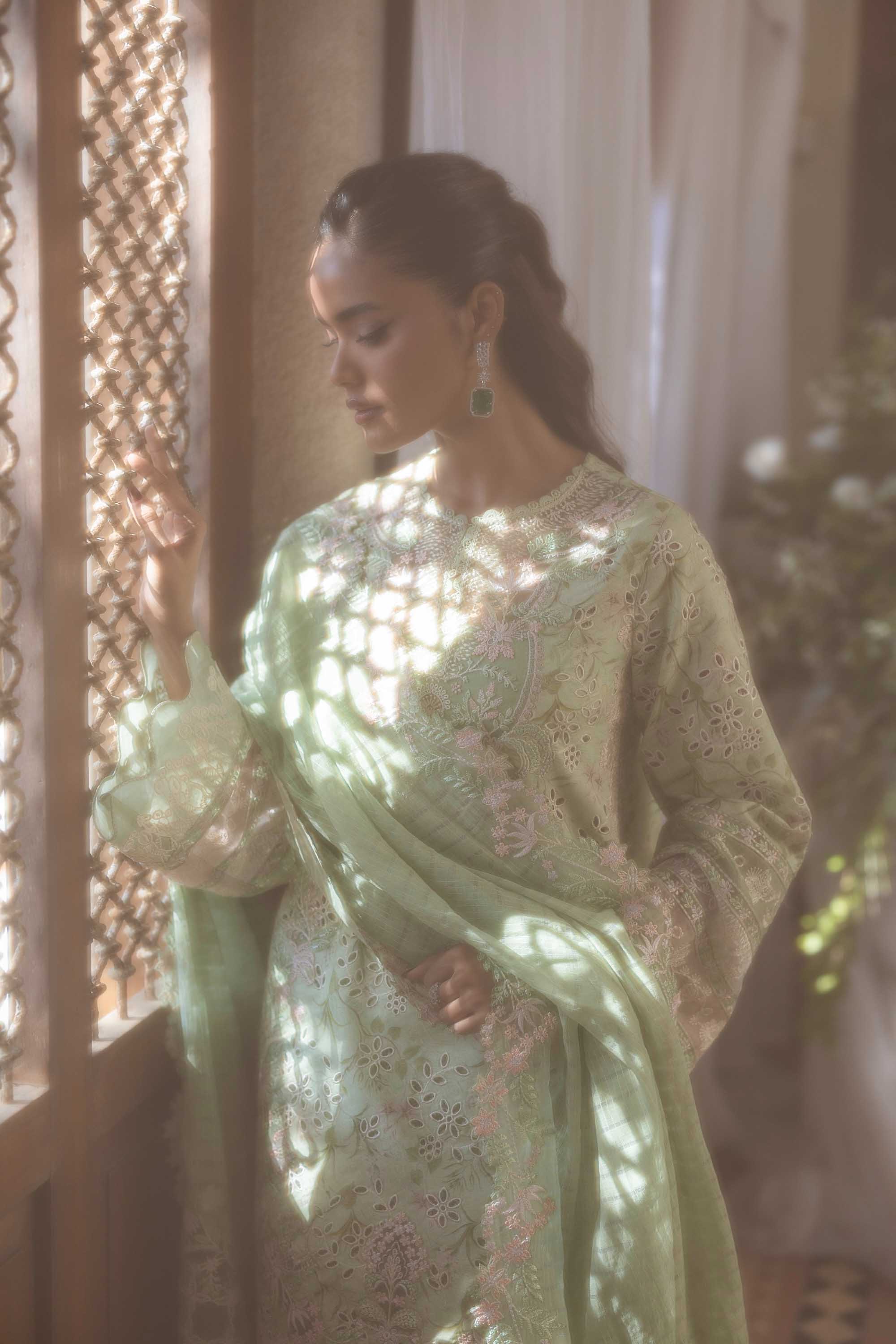 Akbar Aslam - Elaya