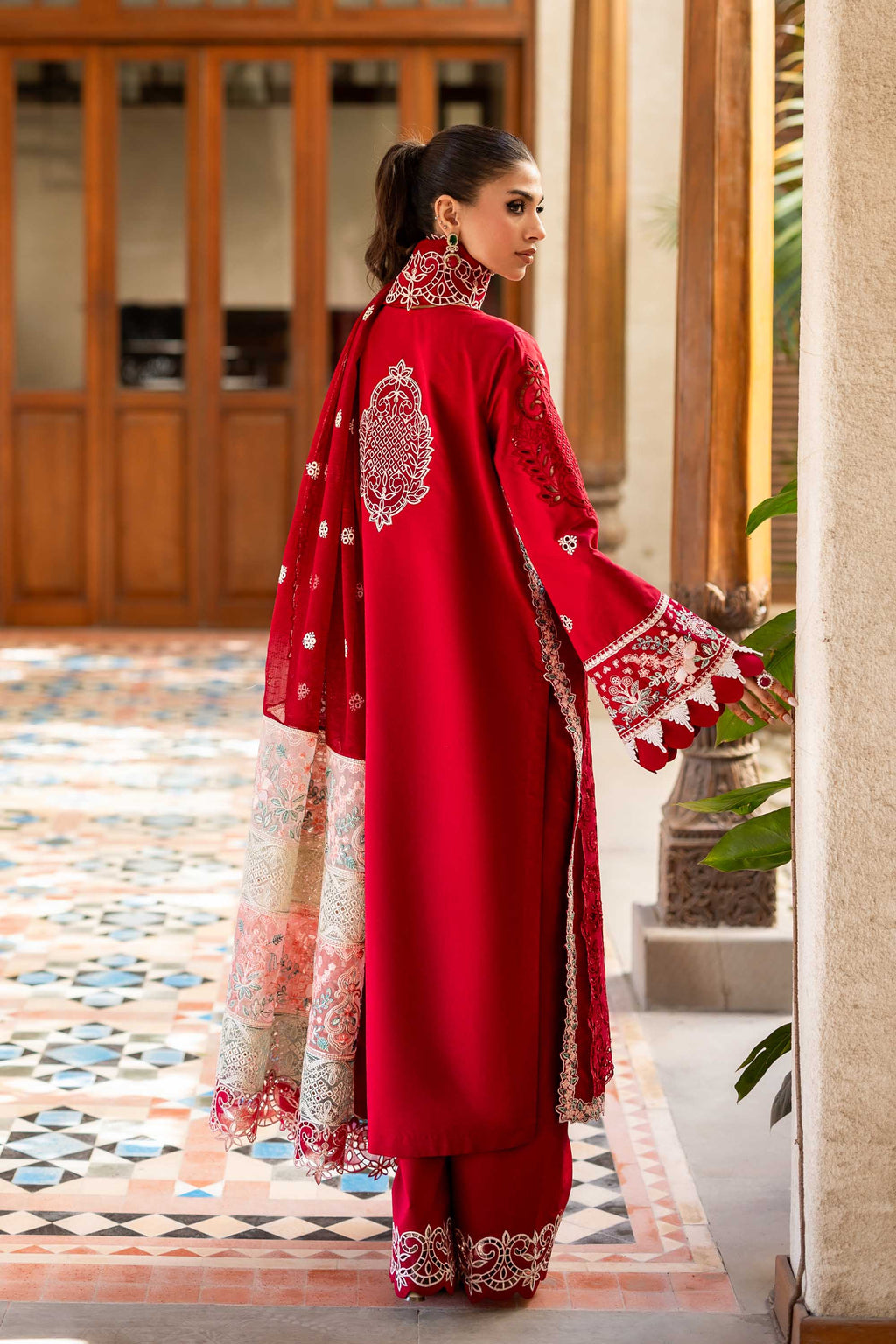 Akbar Aslam - Noeva