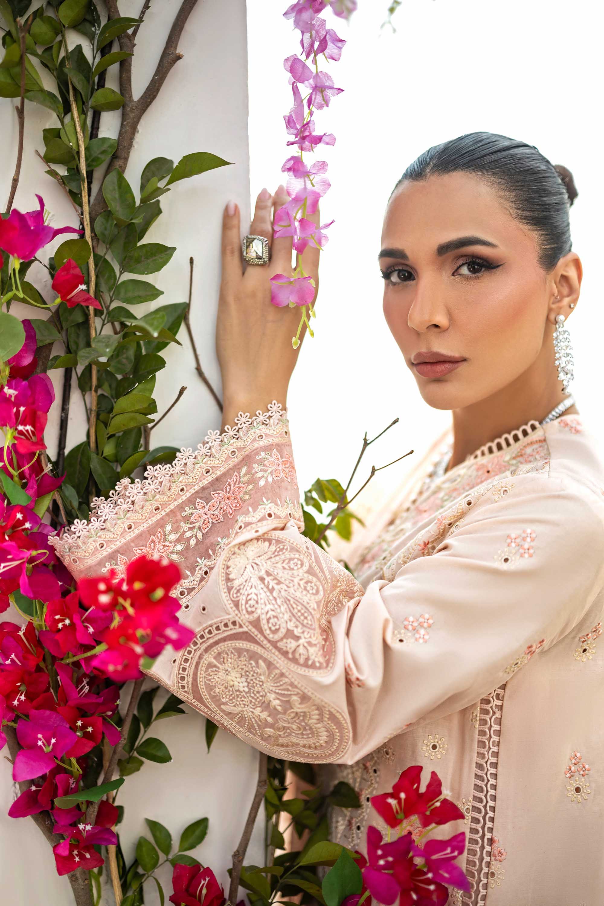 Akbar Aslam - Blenche