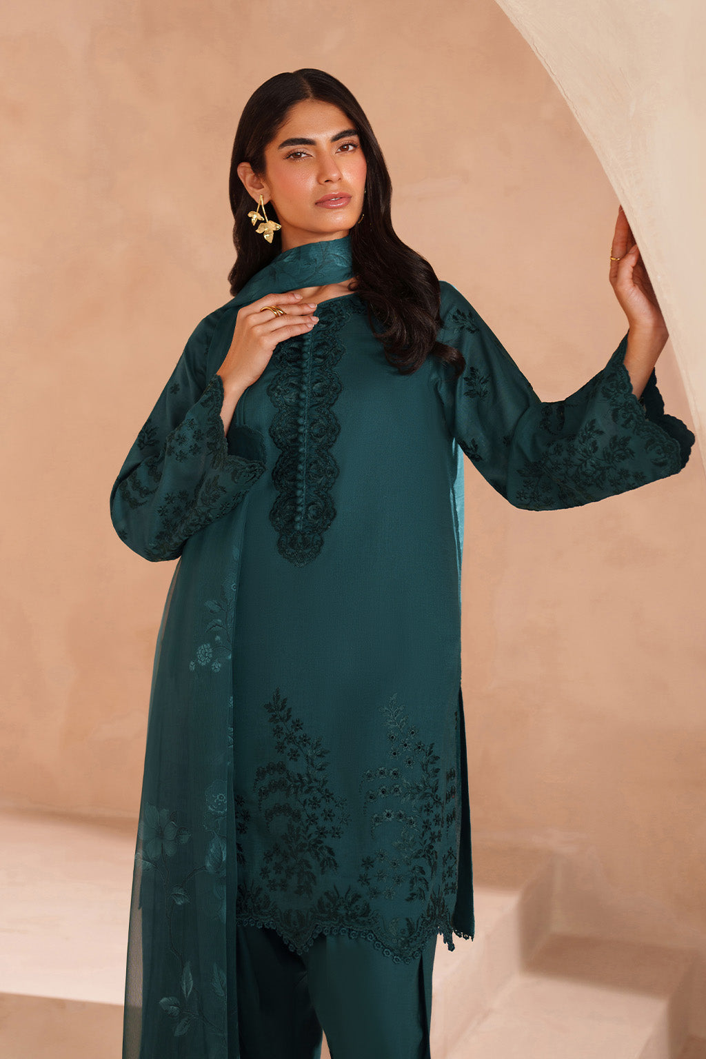 Iznik - Ue-594  Embroidered Lawn
