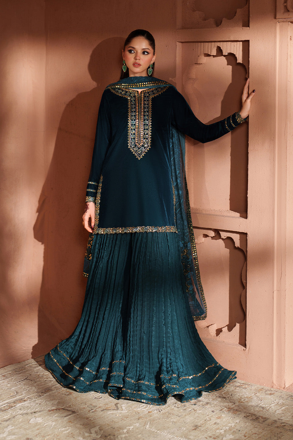 Iznik - Iv-64 Embroidered Velvet