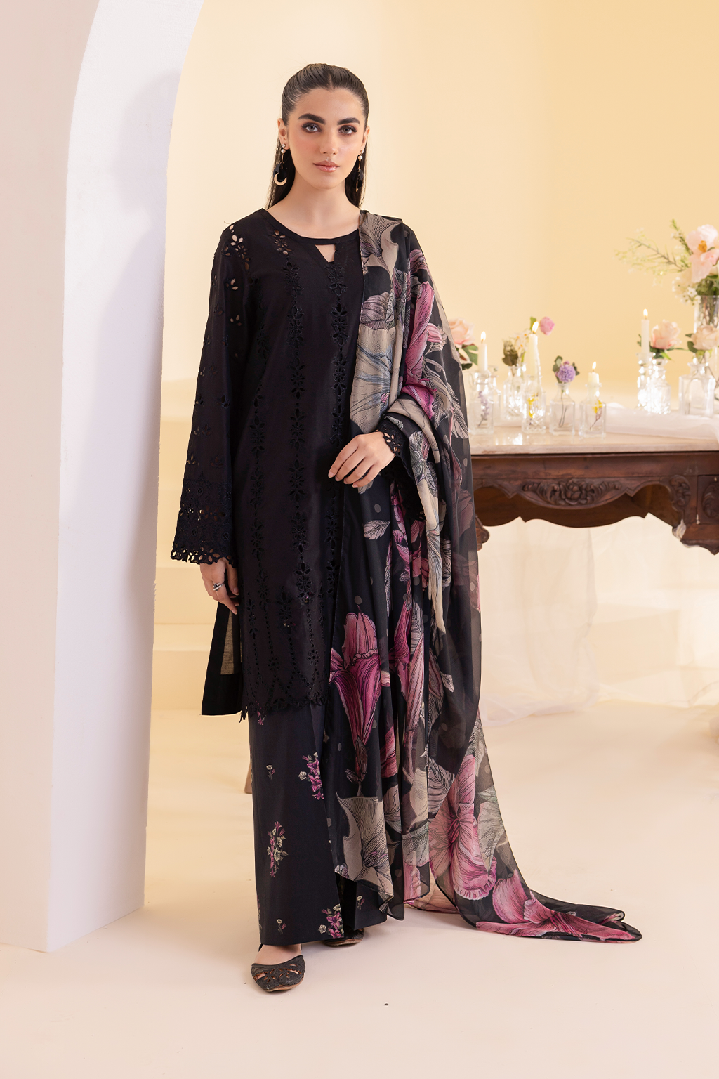 Iznik - Ue-253 Embroidered Lawn