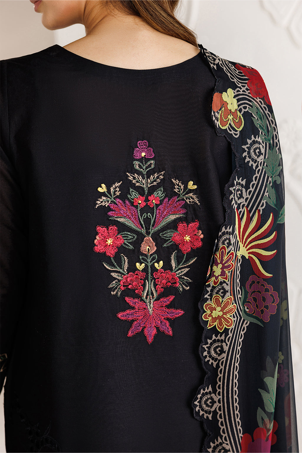 Iznik - Ue-681 Embroidered Lawn
