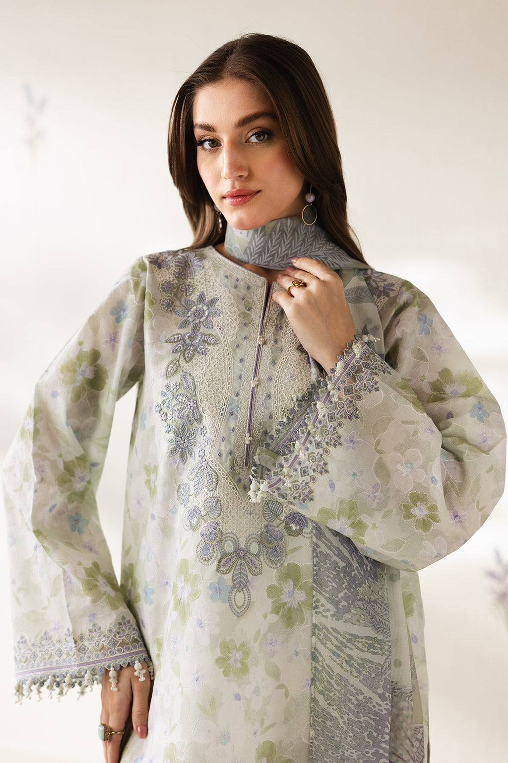Baroque - Embroidered Lawn UF-4425