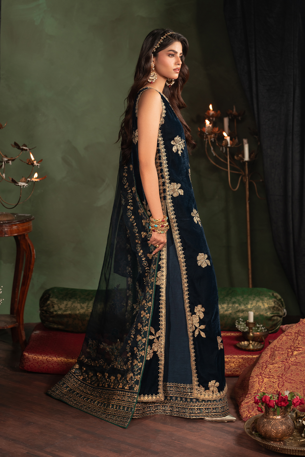 Iznik - Iv-51 Embroidered Velvet
