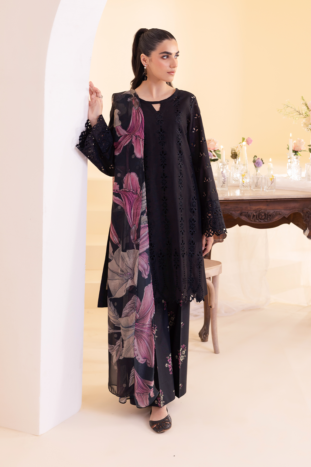 Iznik - Ue-253 Embroidered Lawn