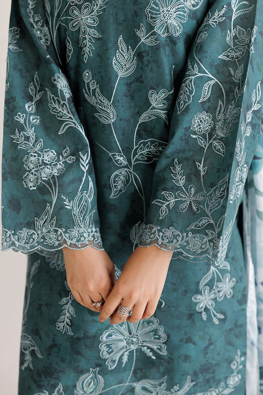 Baroque - Embroidered Lawn UF-4493