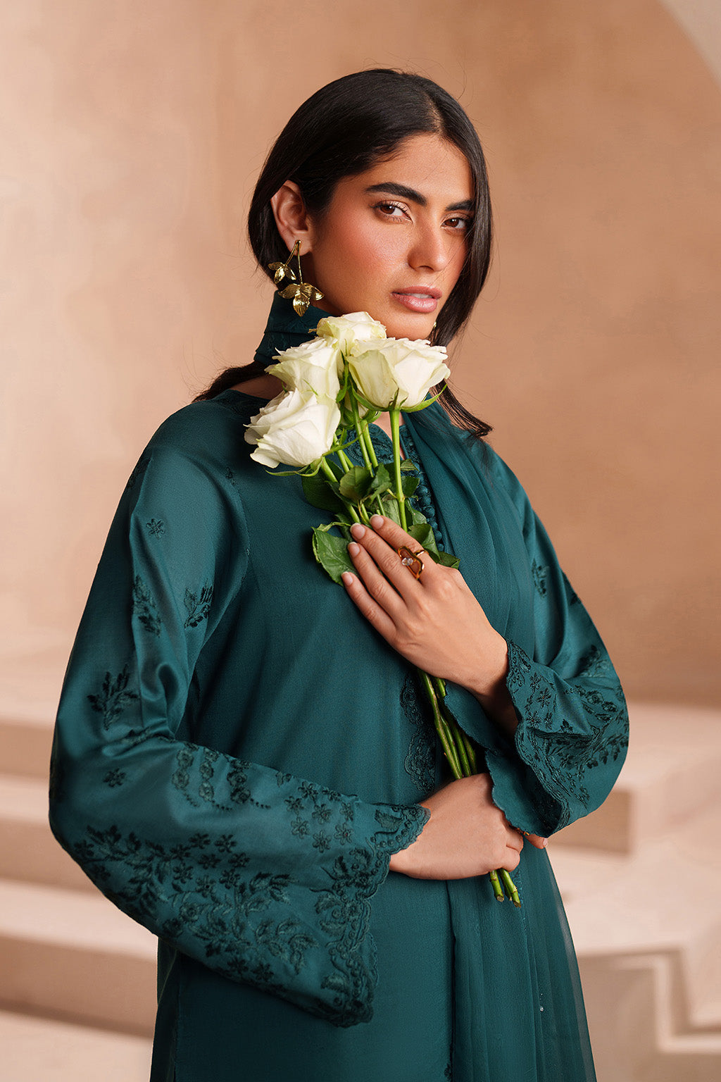 Iznik - Ue-594  Embroidered Lawn