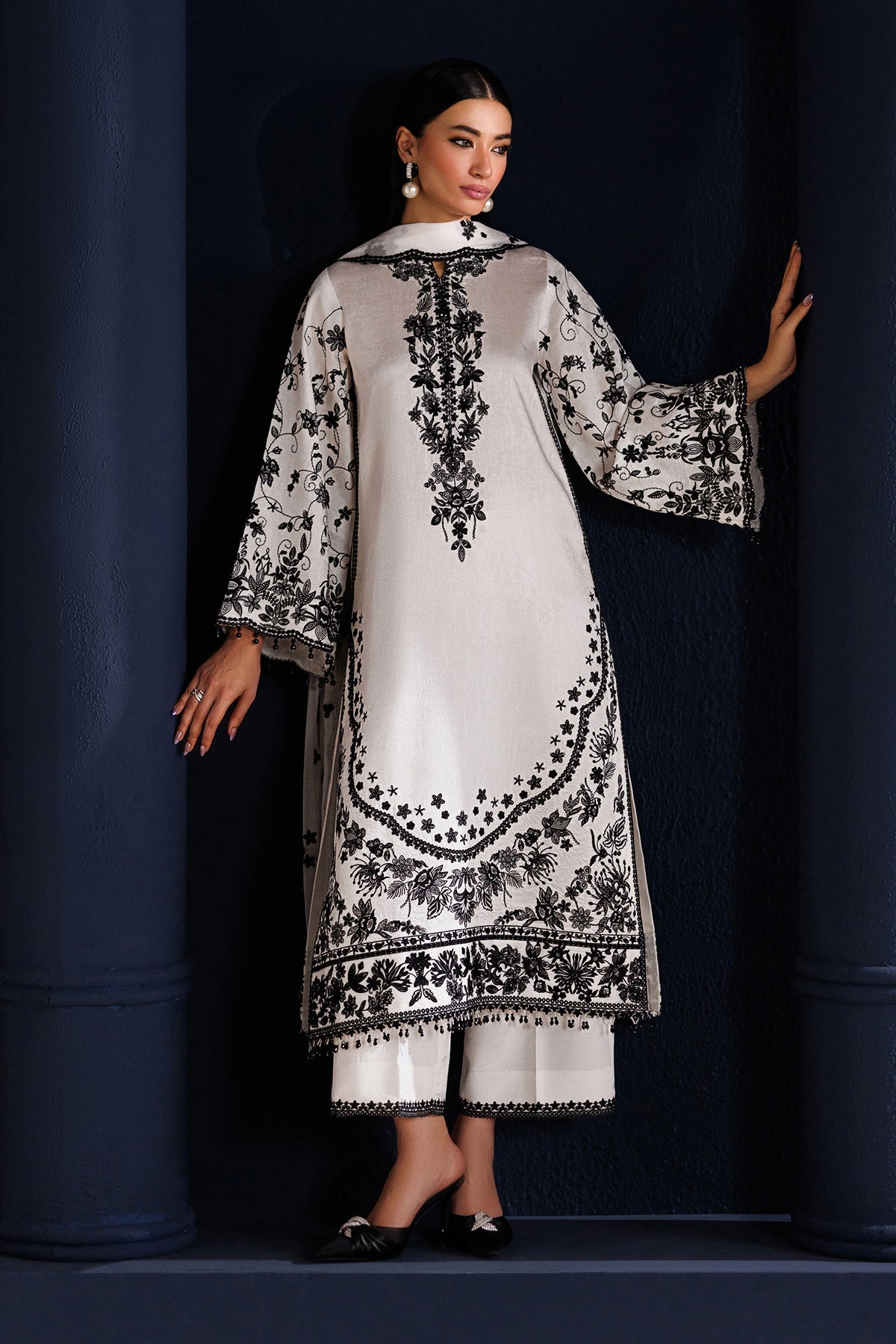 Baroque - Embroidered Jacquard Silk SF-4442