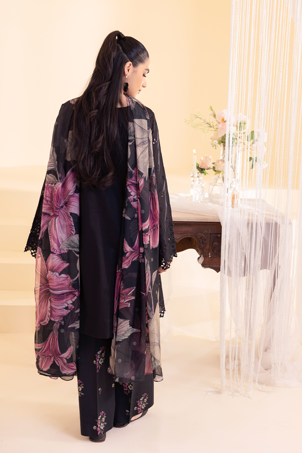 Iznik - Ue-253 Embroidered Lawn