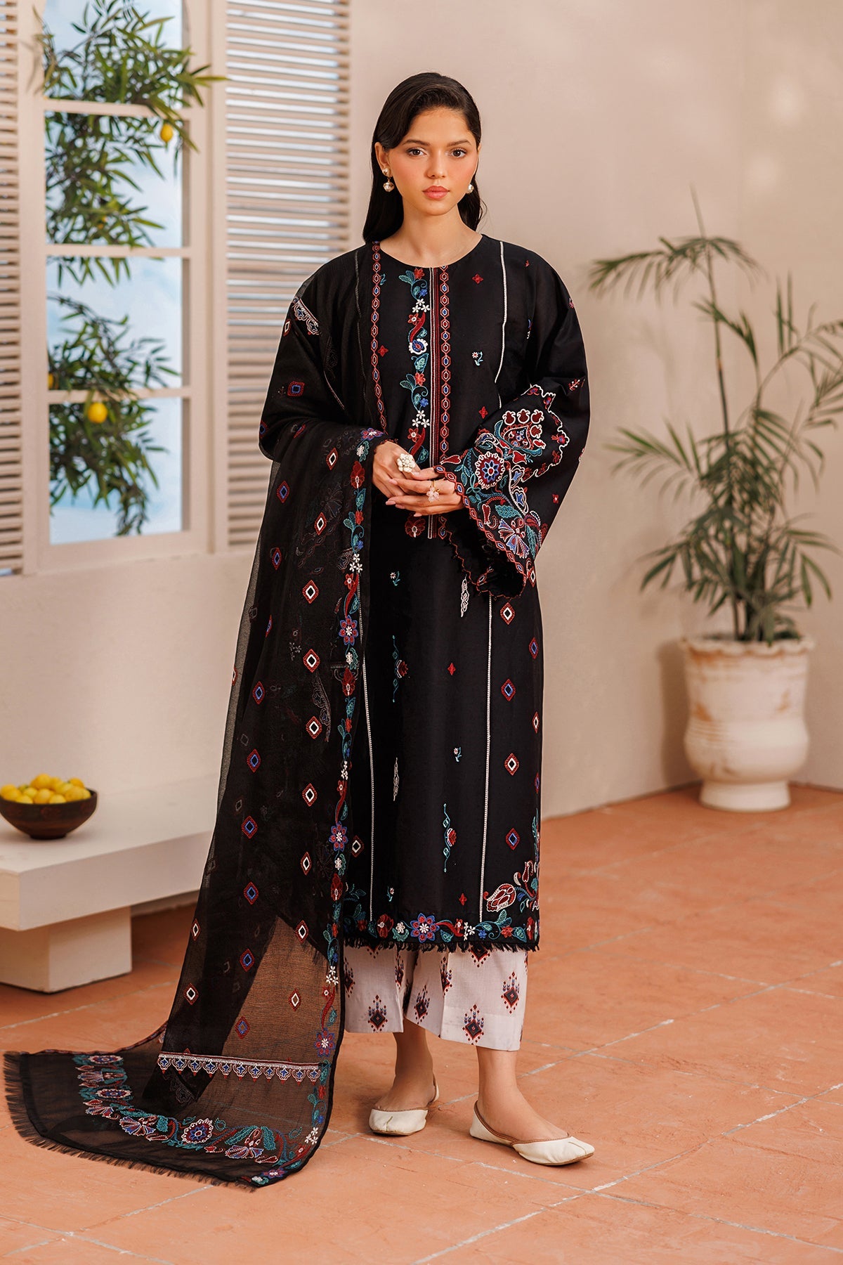 Baroque - Embroidered Lawn UF-4391
