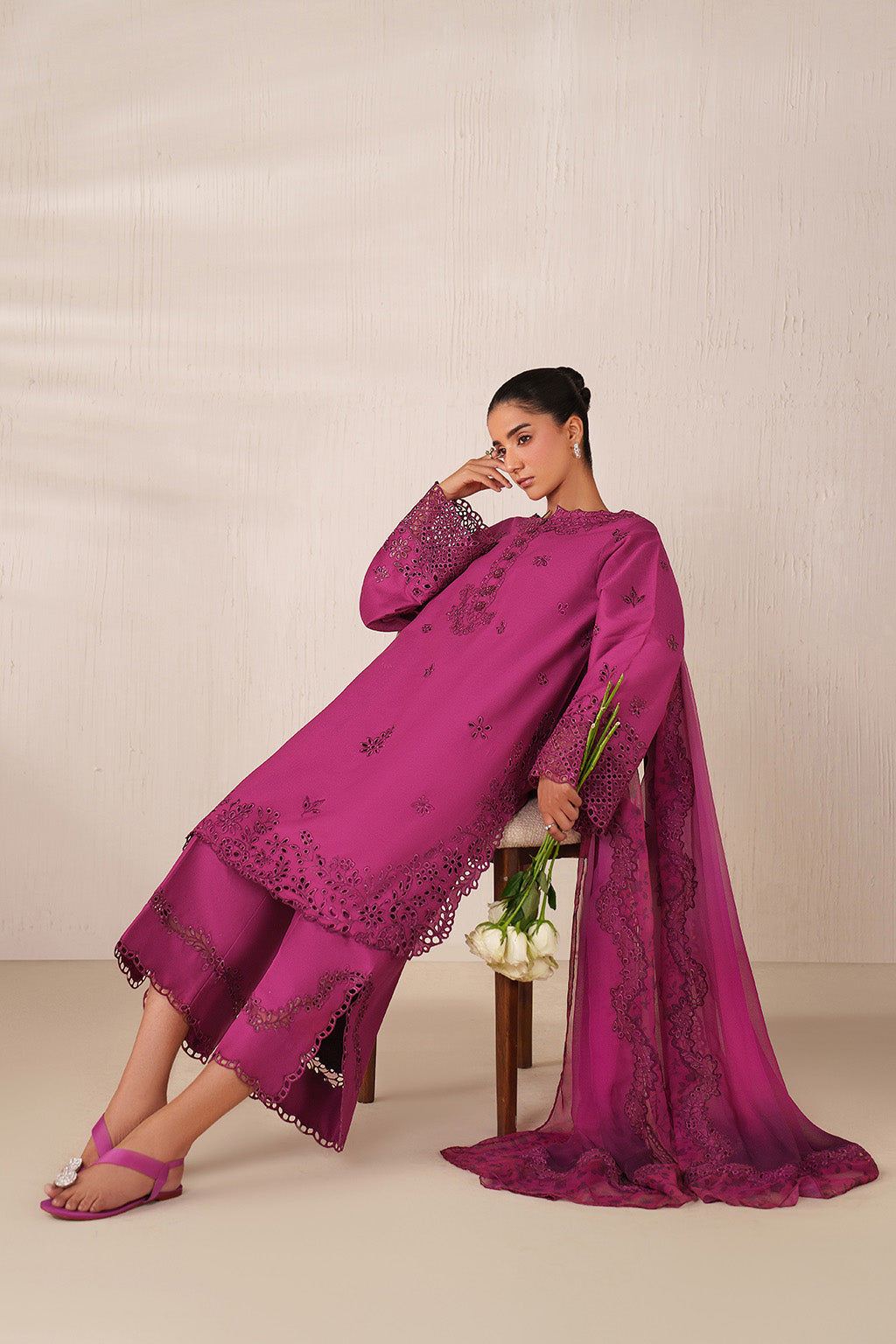 Iznik - Ue-593 Embroidered Textured Lawn