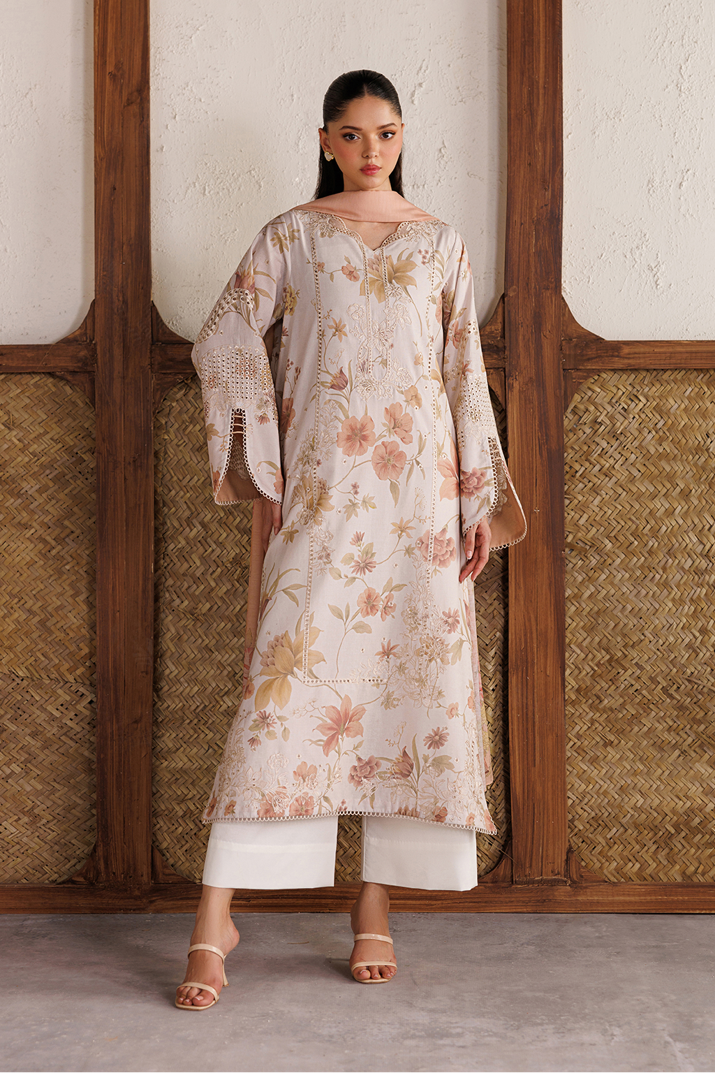 Iznik - Ibe-05 Embroidered Lawn