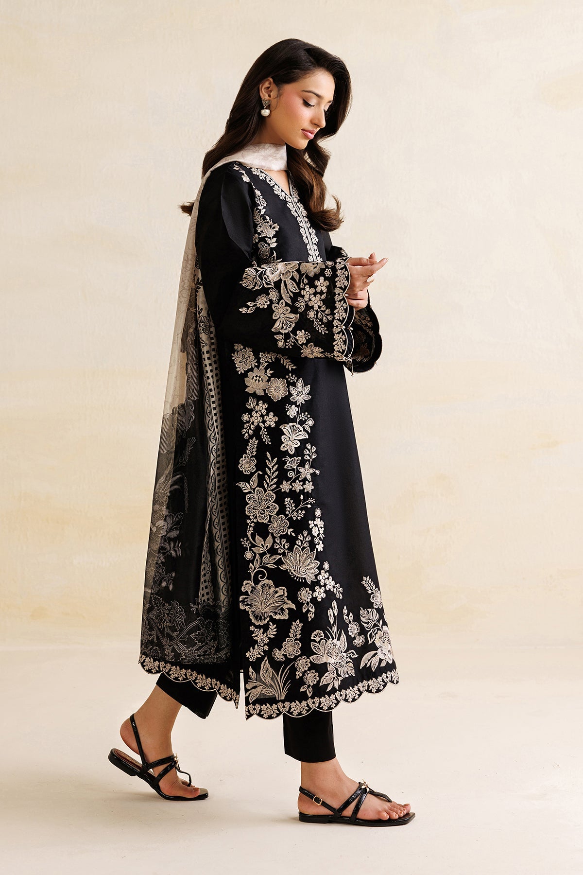 Baroque - Embroidered Lawn UF-4471