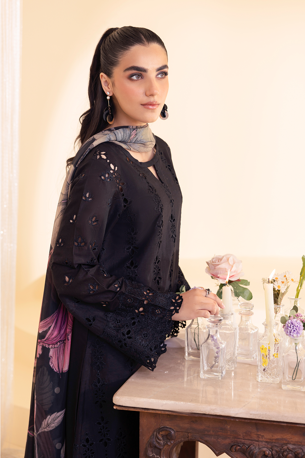 Iznik - Ue-253 Embroidered Lawn