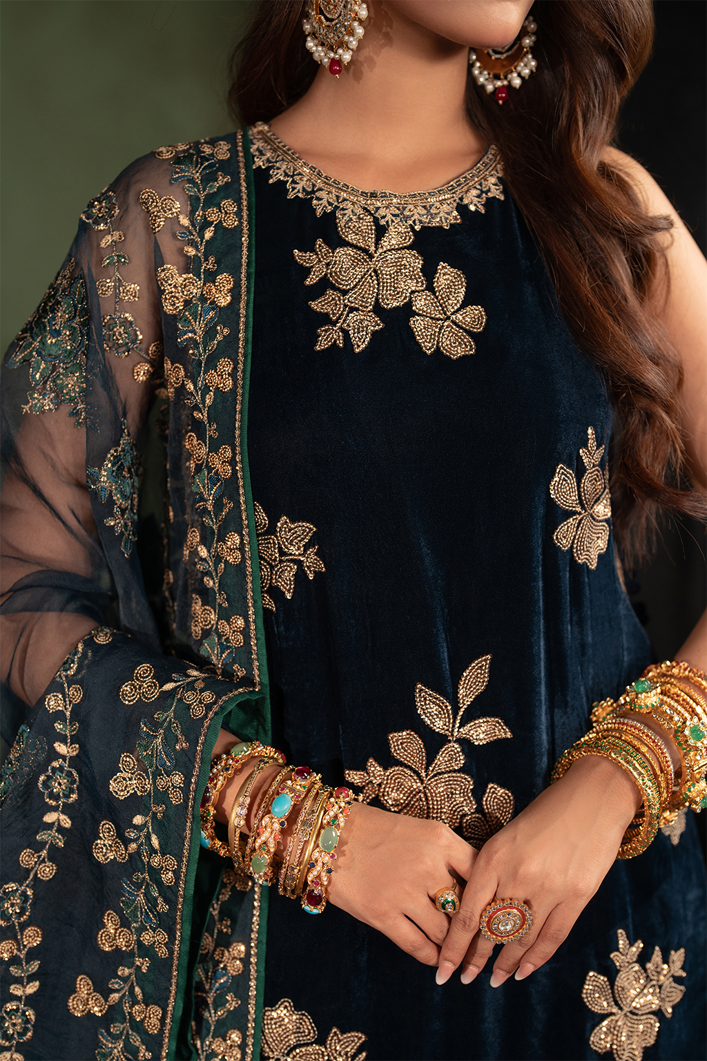 Iznik - Iv-51 Embroidered Velvet