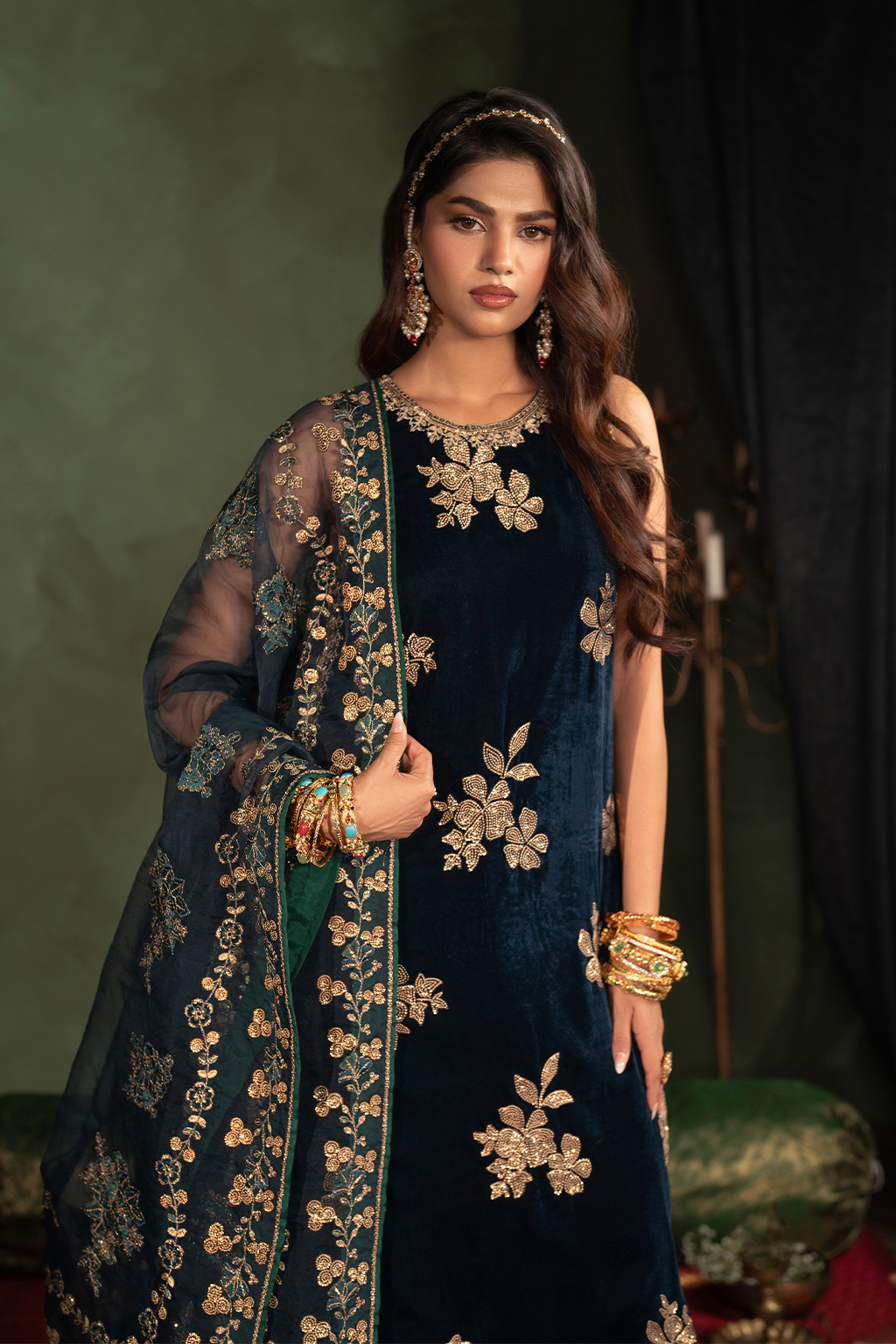 Iznik - Iv-51 Embroidered Velvet