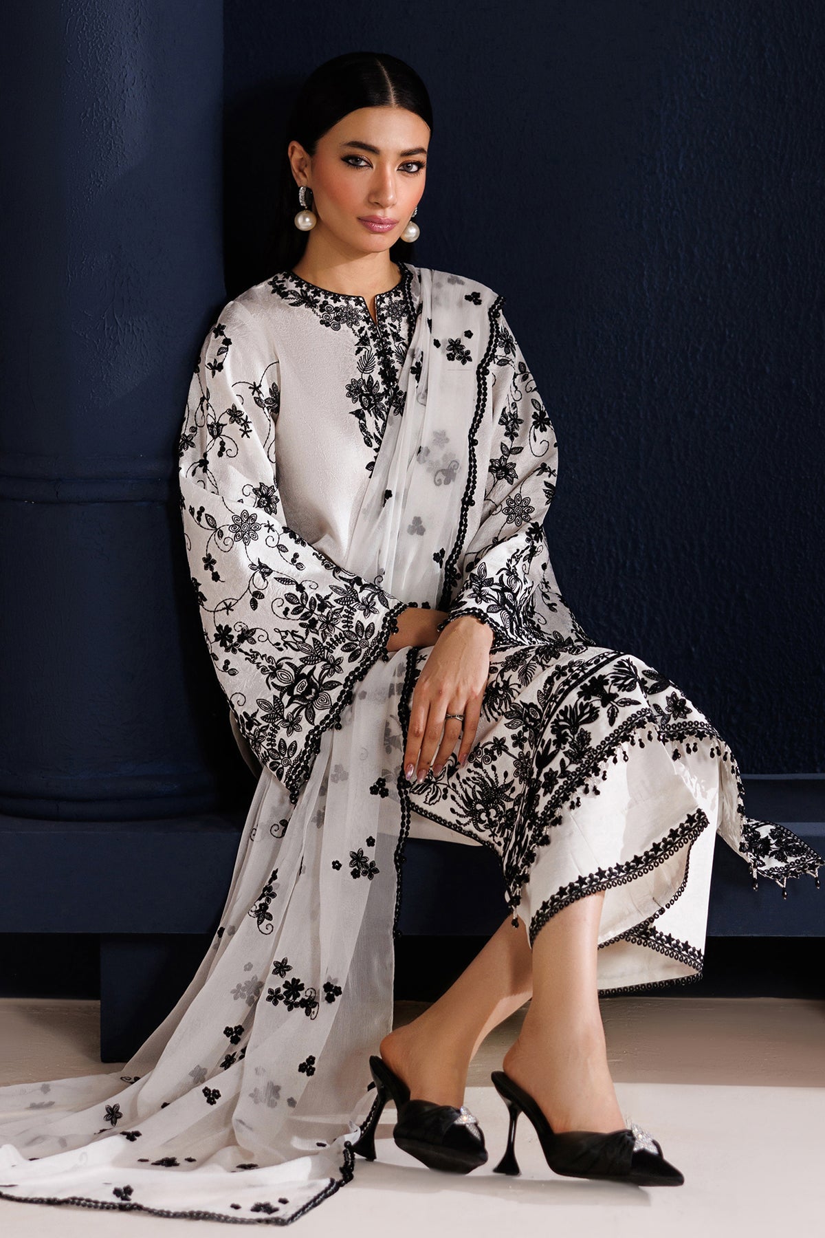 Baroque - Embroidered Jacquard Silk SF-4442