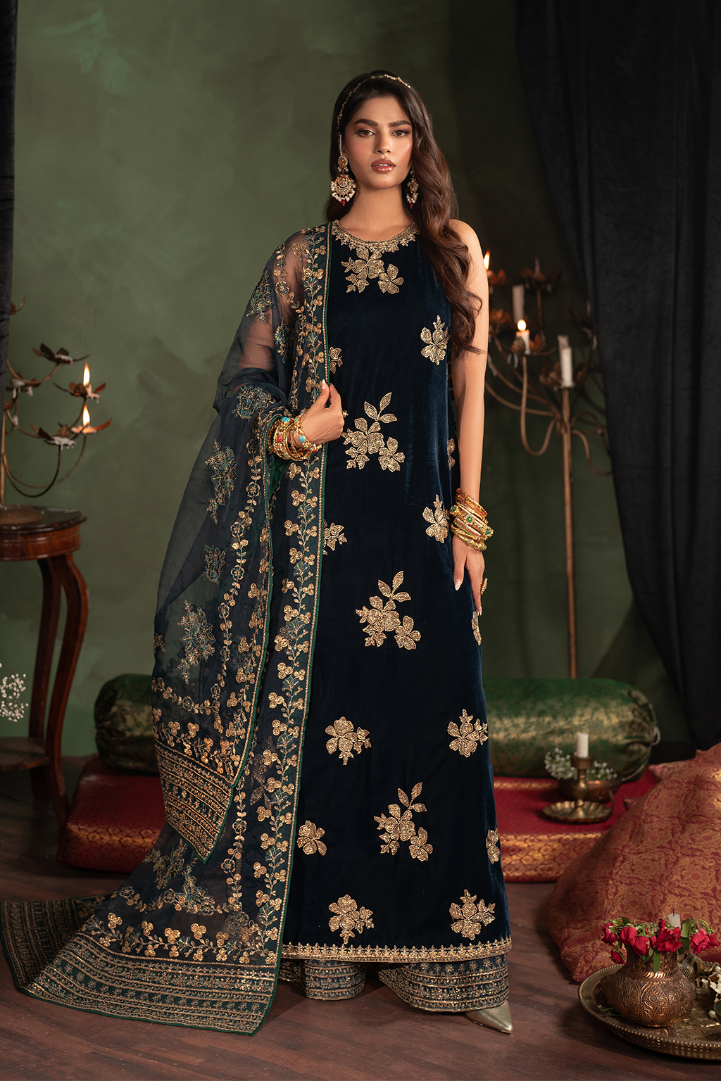 Iznik - Iv-51 Embroidered Velvet