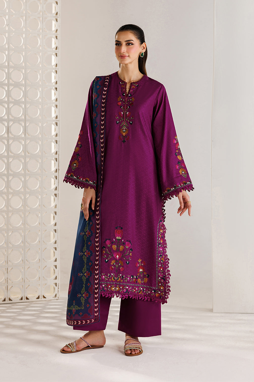 Iznik - Ue-680 Embroidered Lawn