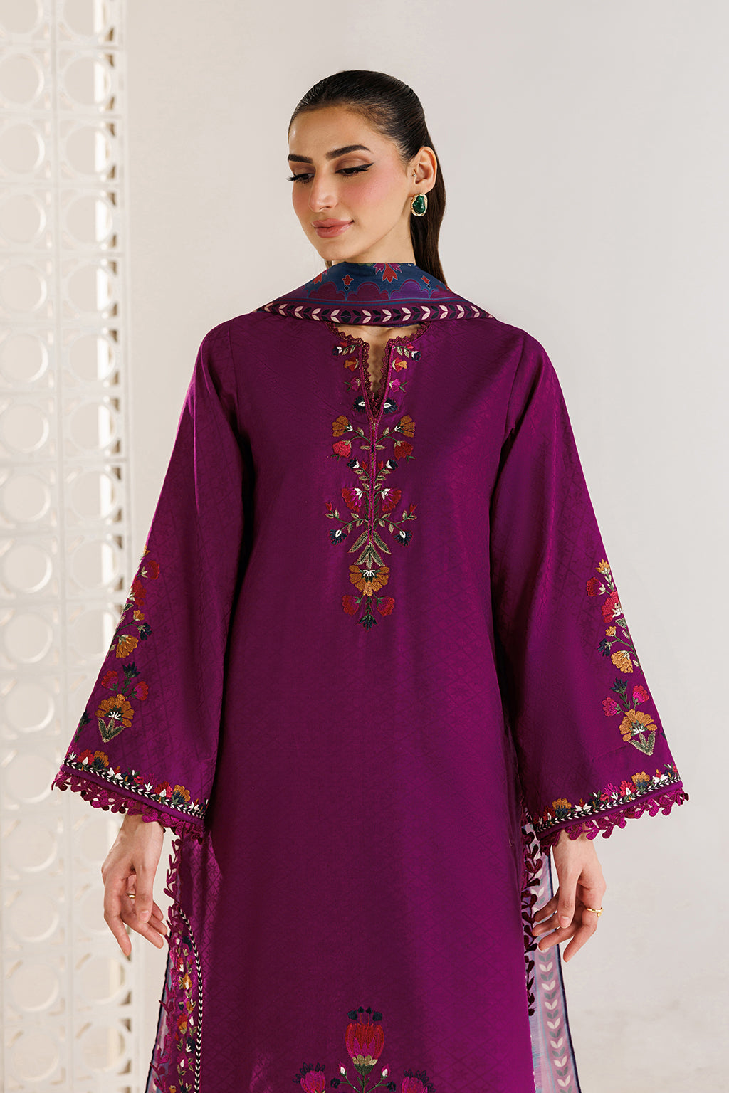 Iznik - Ue-680 Embroidered Lawn