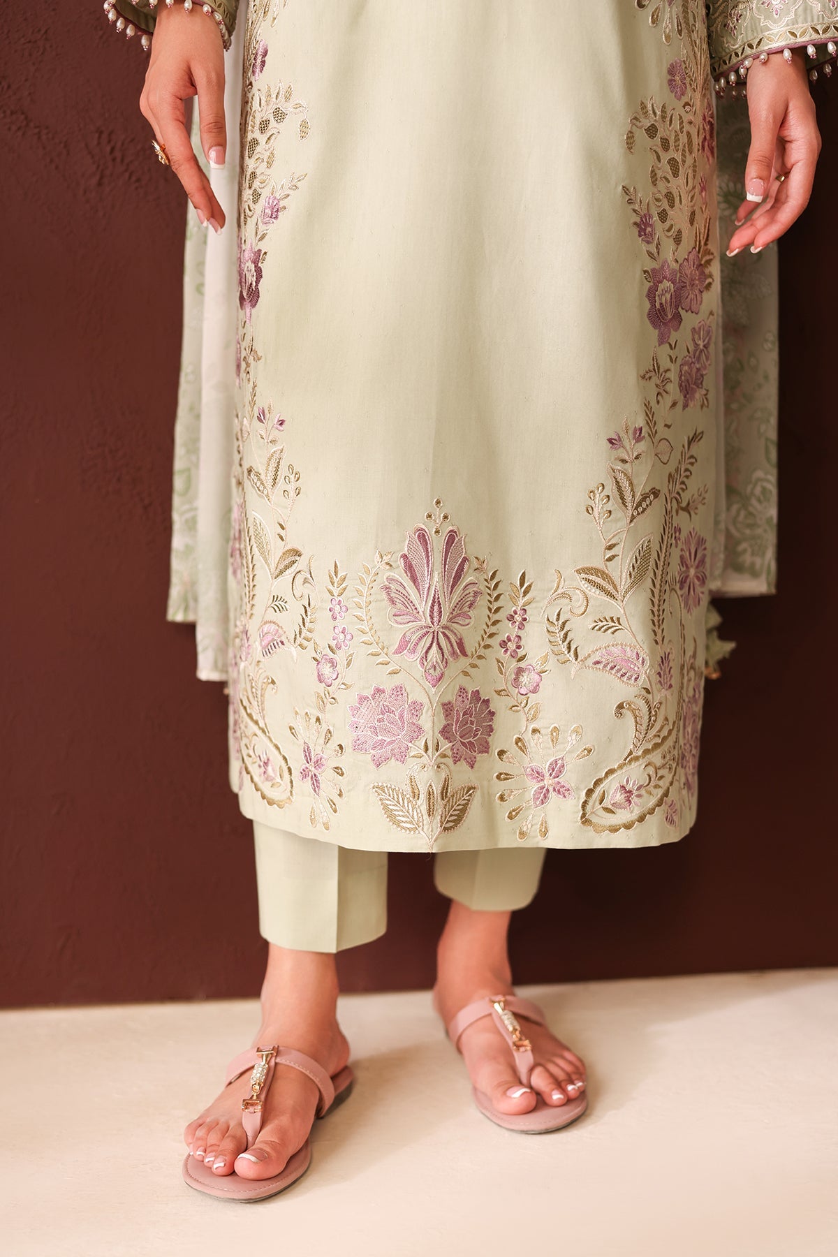 Baroque - Embroidered Dobby Lawn UF-4482