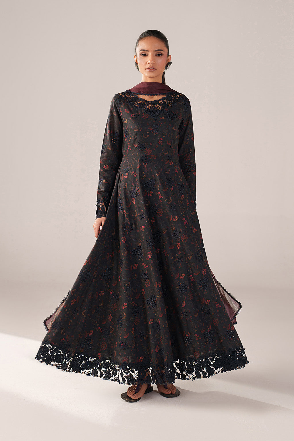 Iznik - Ss-09 Embroidered Lawn