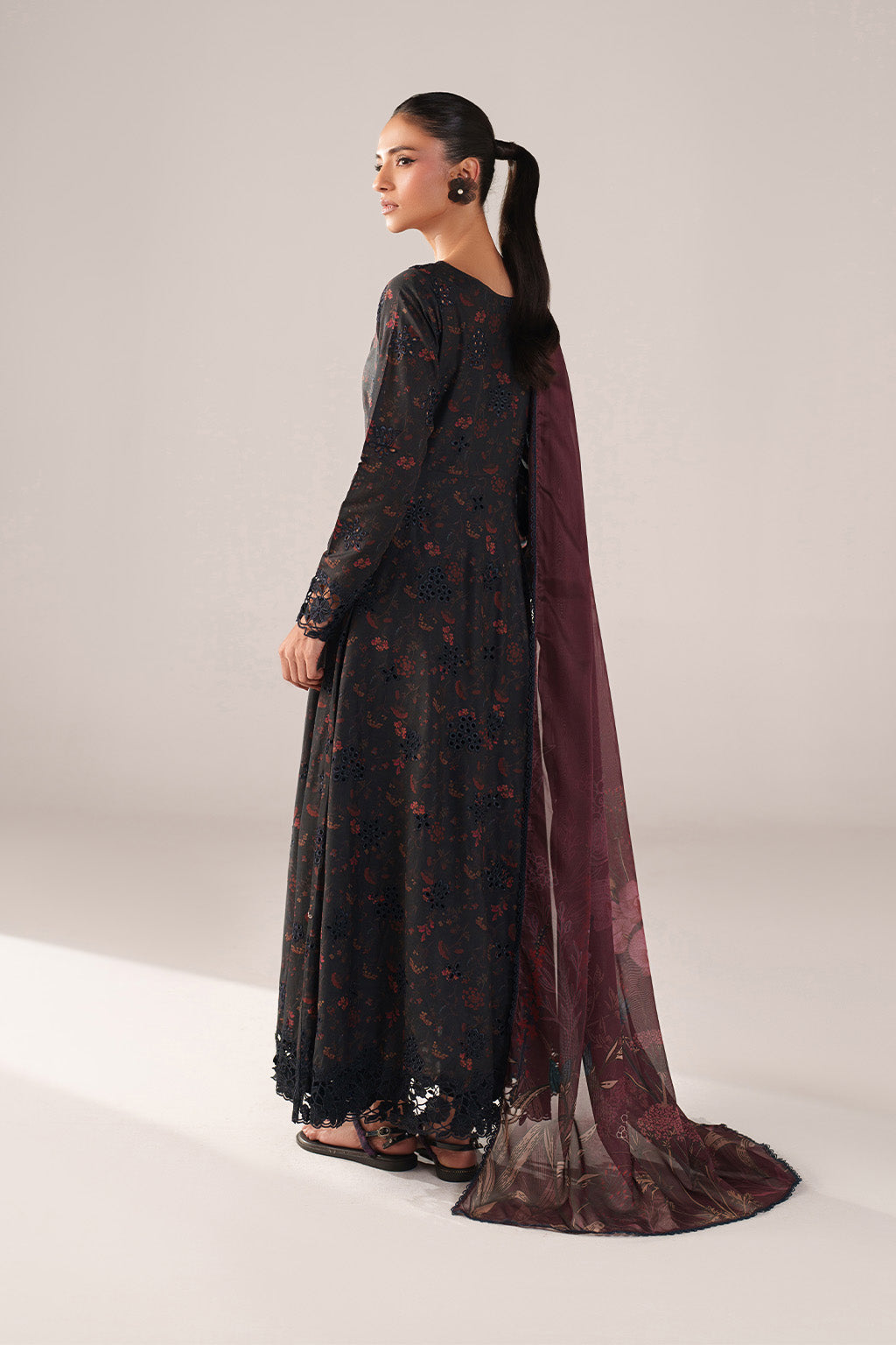 Iznik - Ss-09 Embroidered Lawn