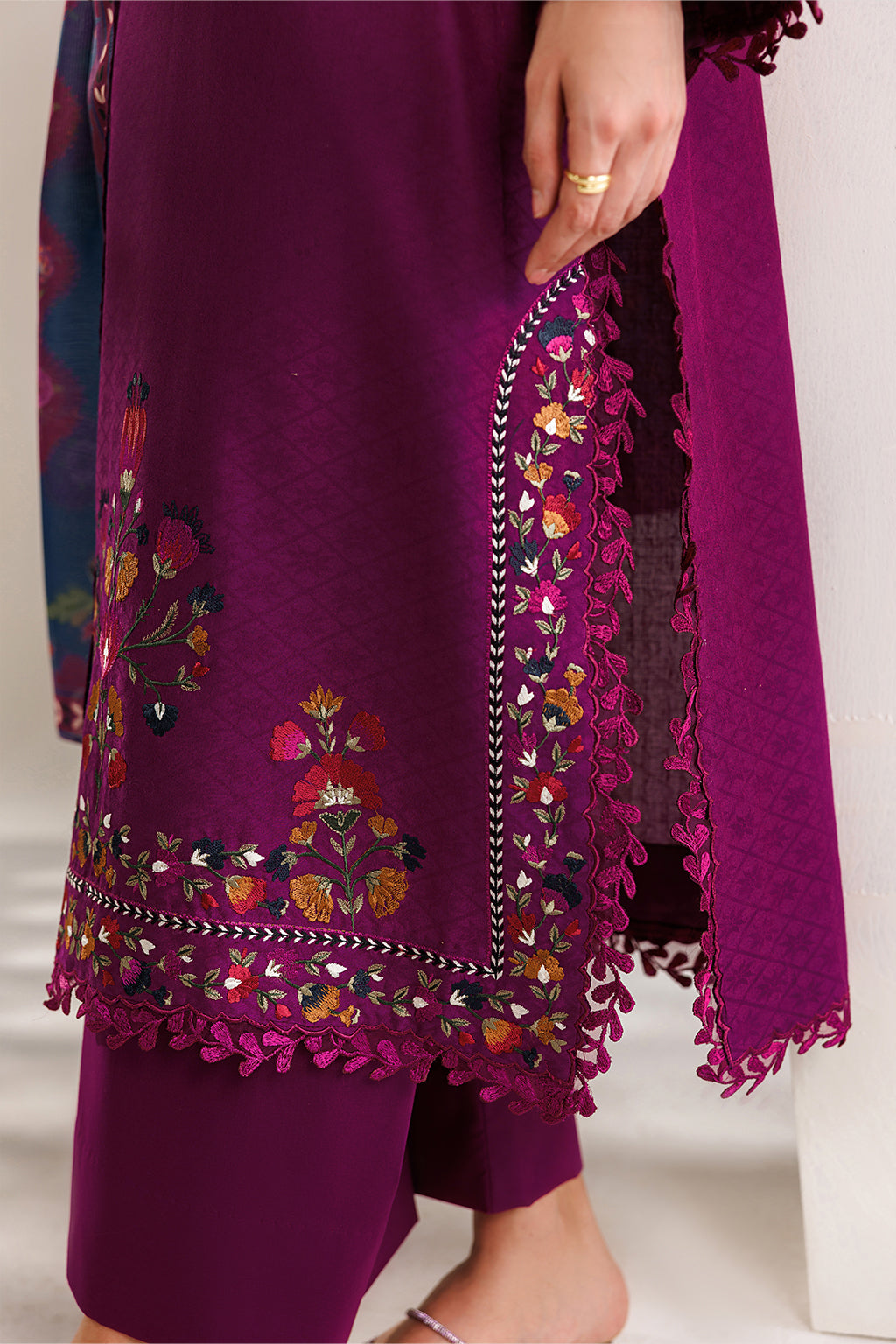 Iznik - Ue-680 Embroidered Lawn