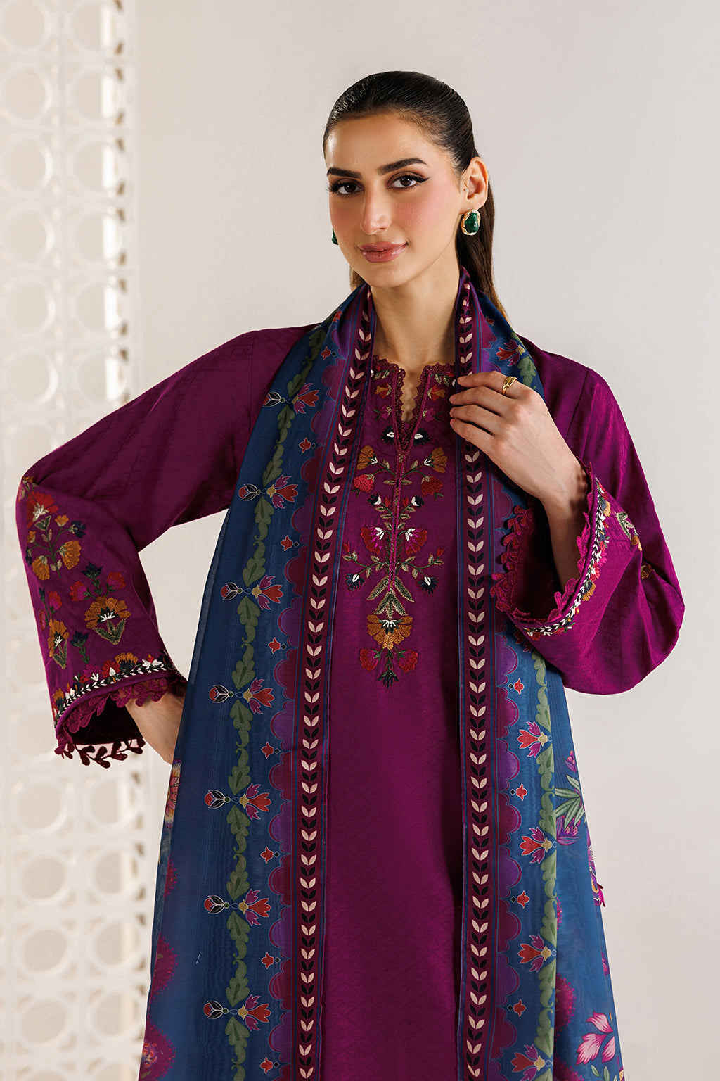 Iznik - Ue-680 Embroidered Lawn