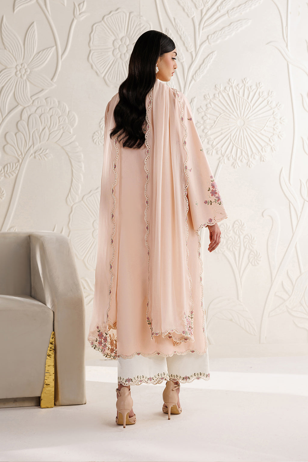 Iznik - Ue-689 Embroidered Lawn