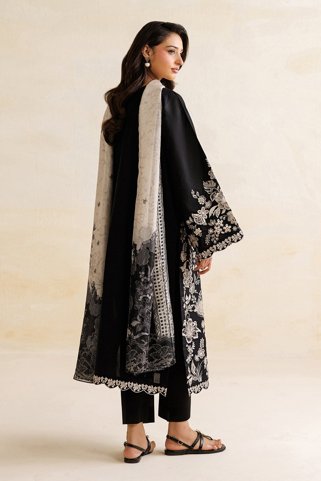 Baroque - Embroidered Lawn UF-4471