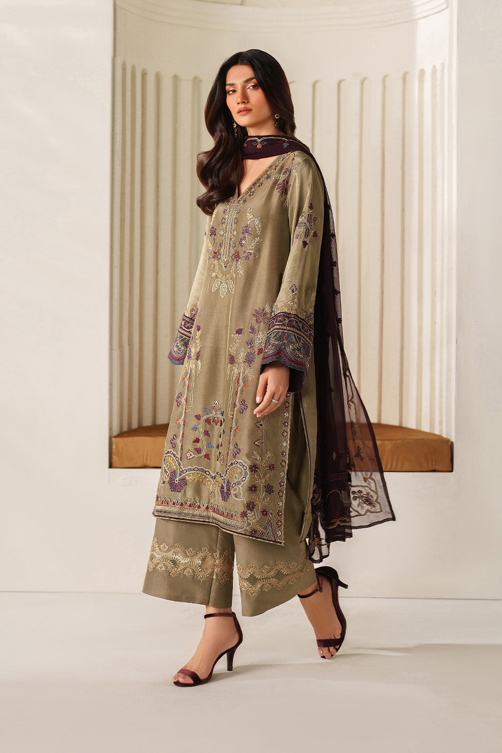 Iznik - Ue-614 Embroidered Ramen Silk