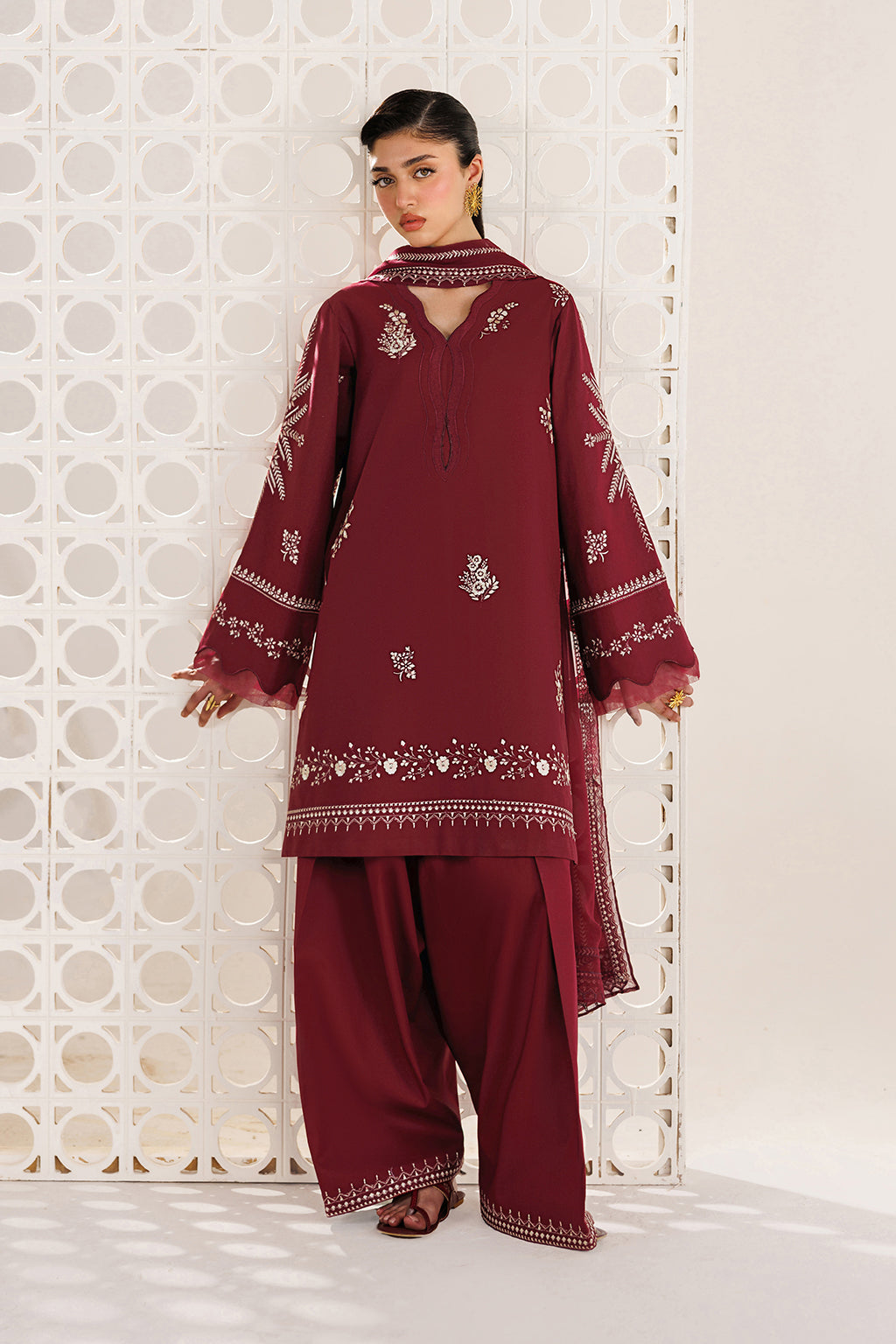 Iznik - Ue-682 Embroidered Lawn
