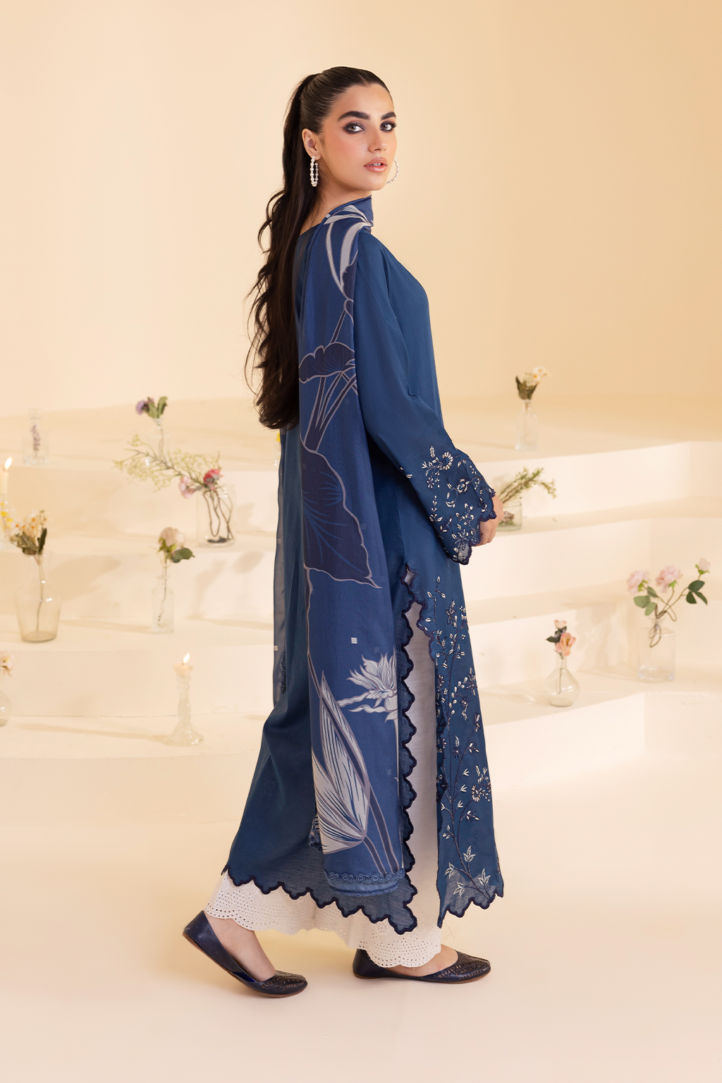 Iznik - Ue-260 Embroidered Lawn