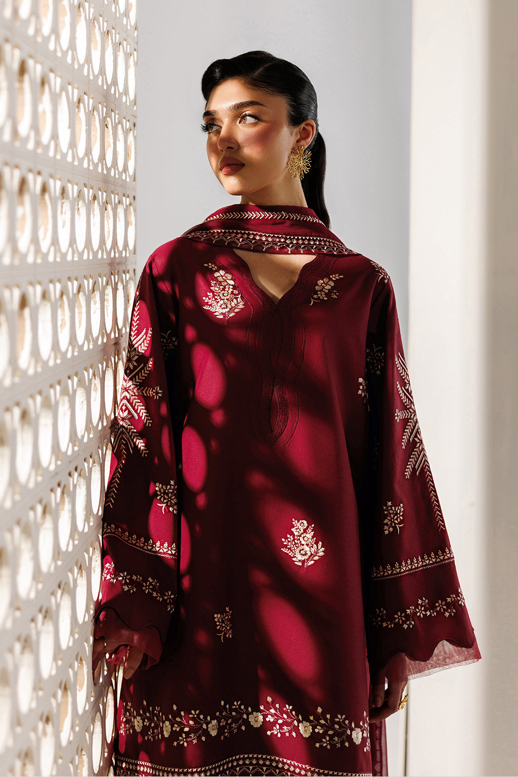 Iznik - Ue-682 Embroidered Lawn