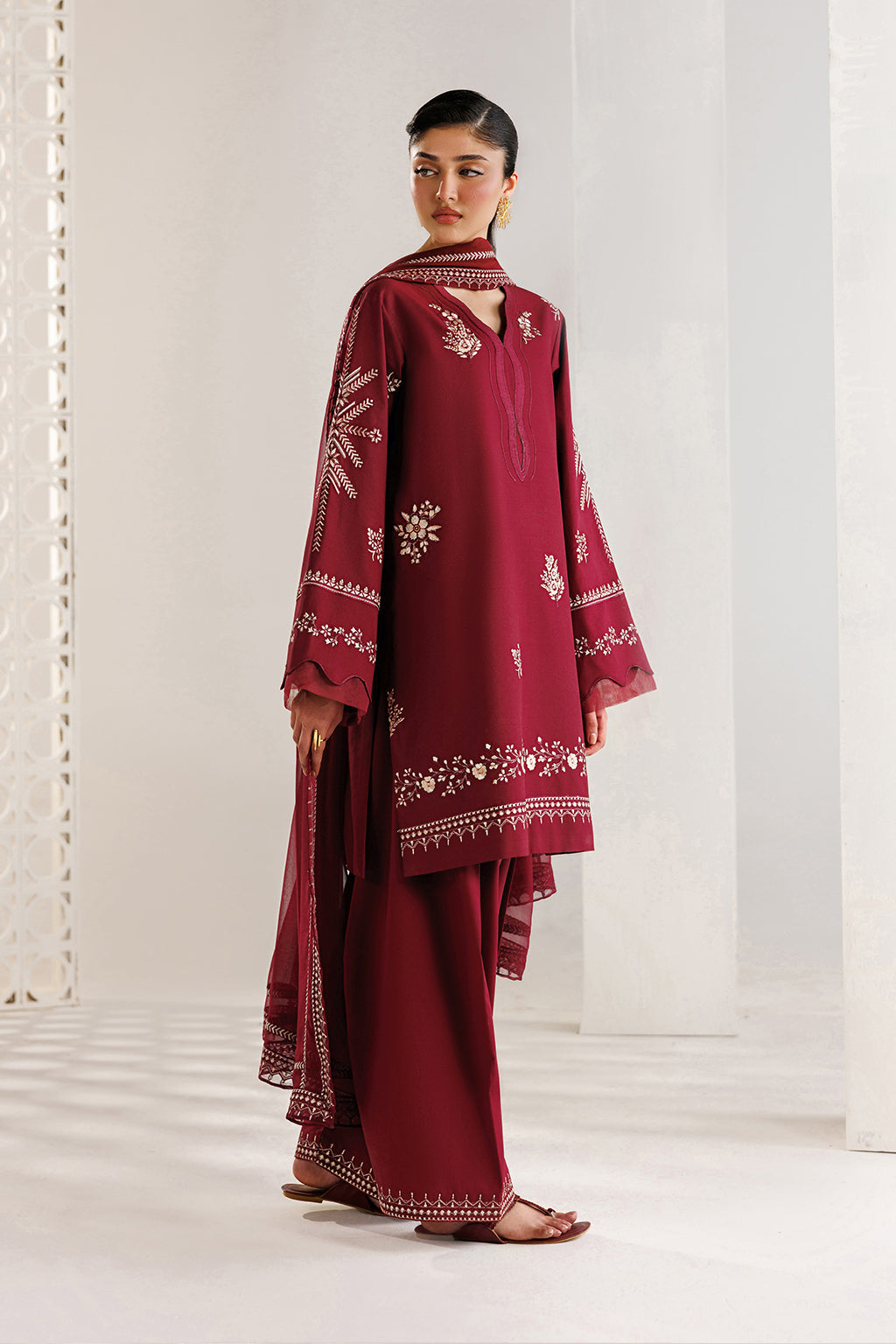 Iznik - Ue-682 Embroidered Lawn