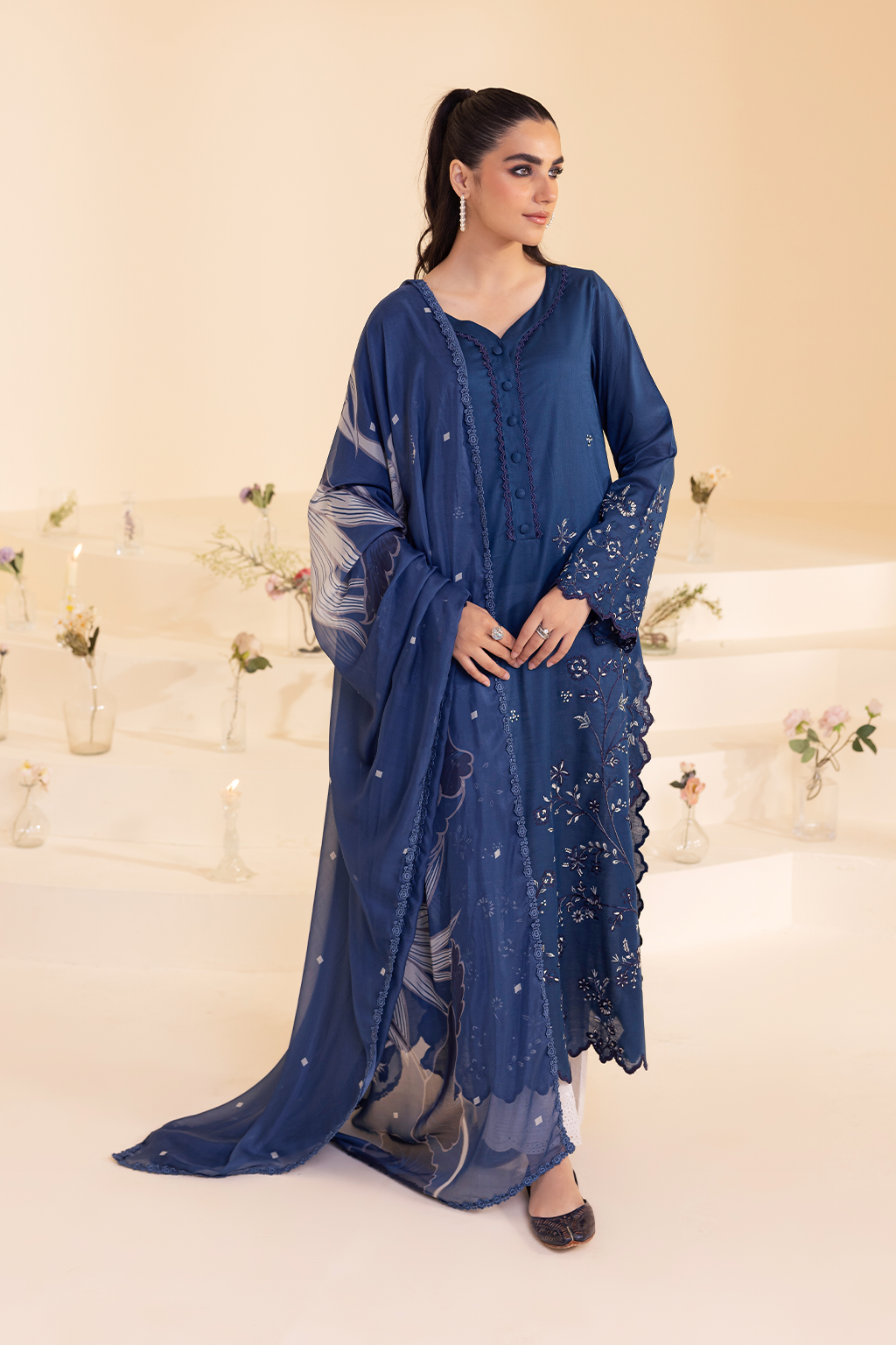 Iznik - Ue-260 Embroidered Lawn