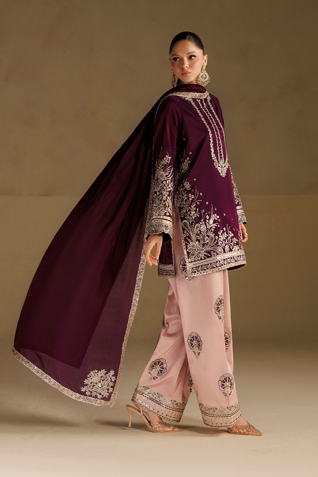Iznik - Ue-733 Embroidered Ramen Silk