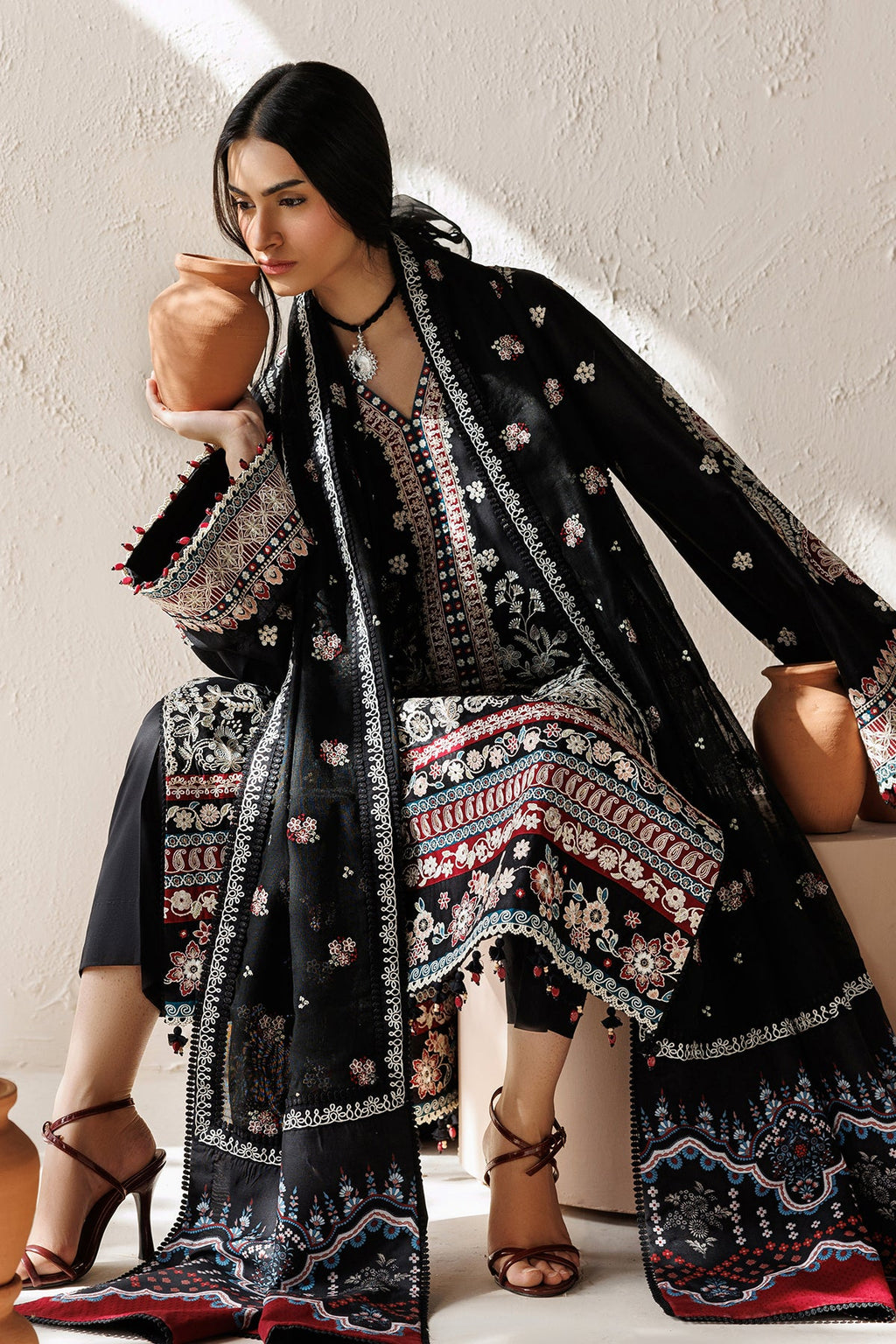 Baroque - Embroidered Lawn UF-4519