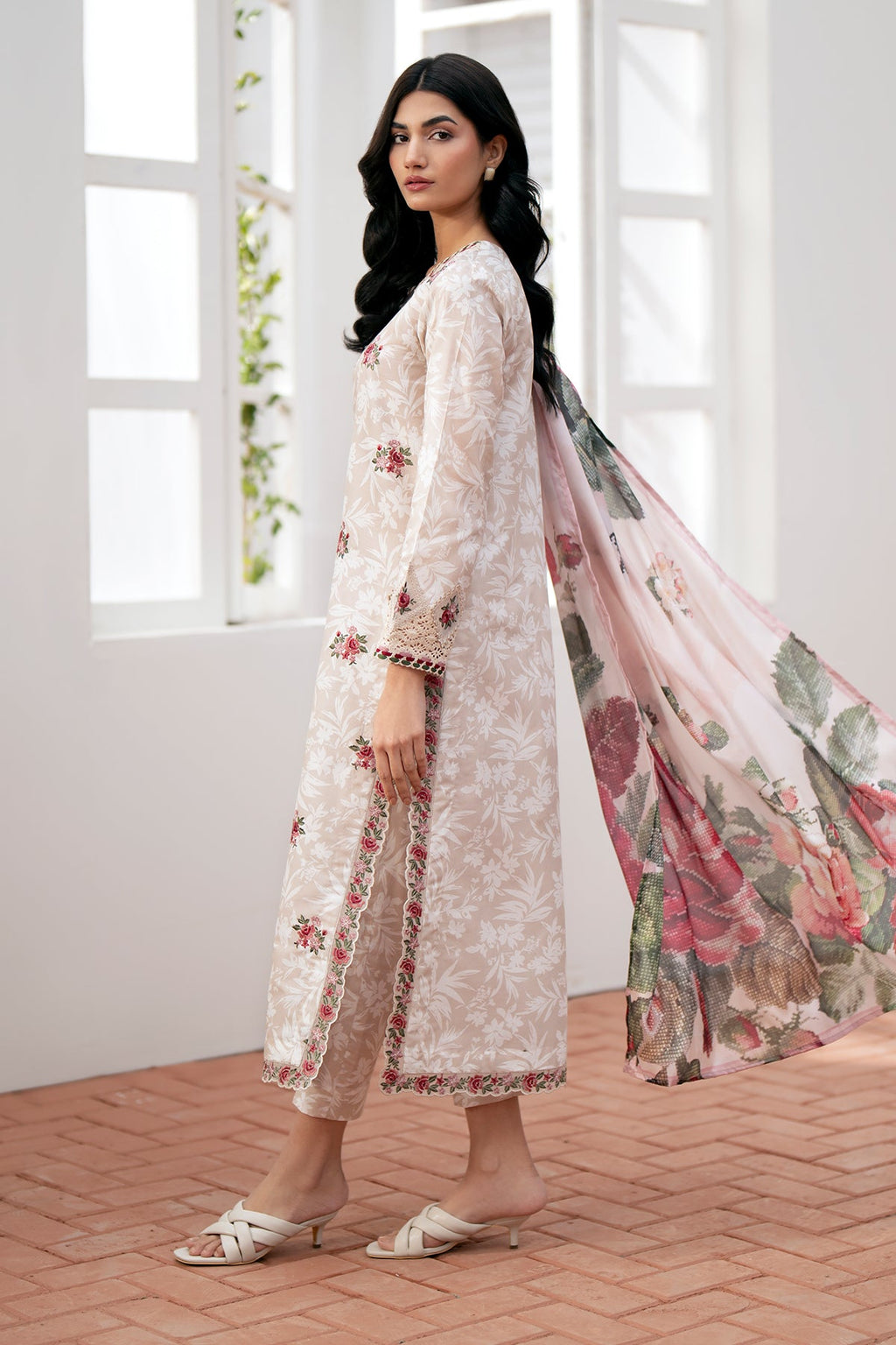 Baroque - Embroidered Lawn UF-535