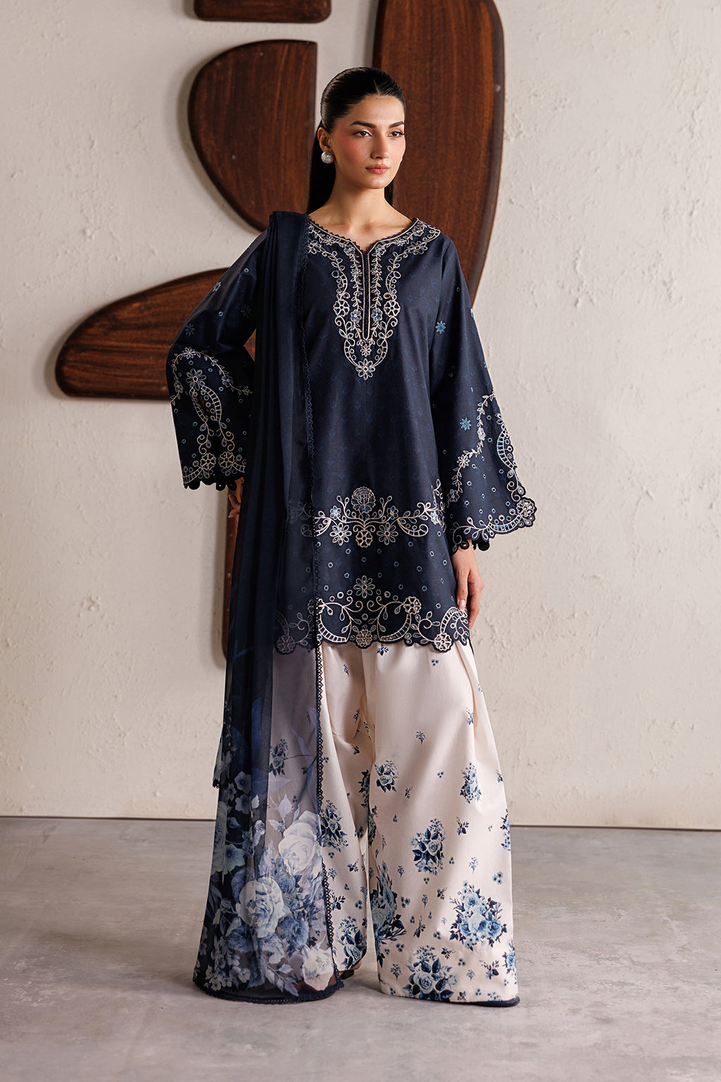 Iznik - Ibe-02 Embroidered Lawn