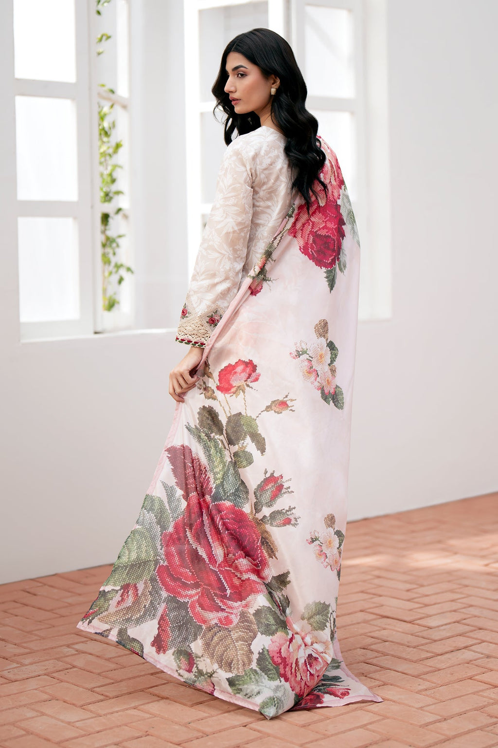 Baroque - Embroidered Lawn UF-535