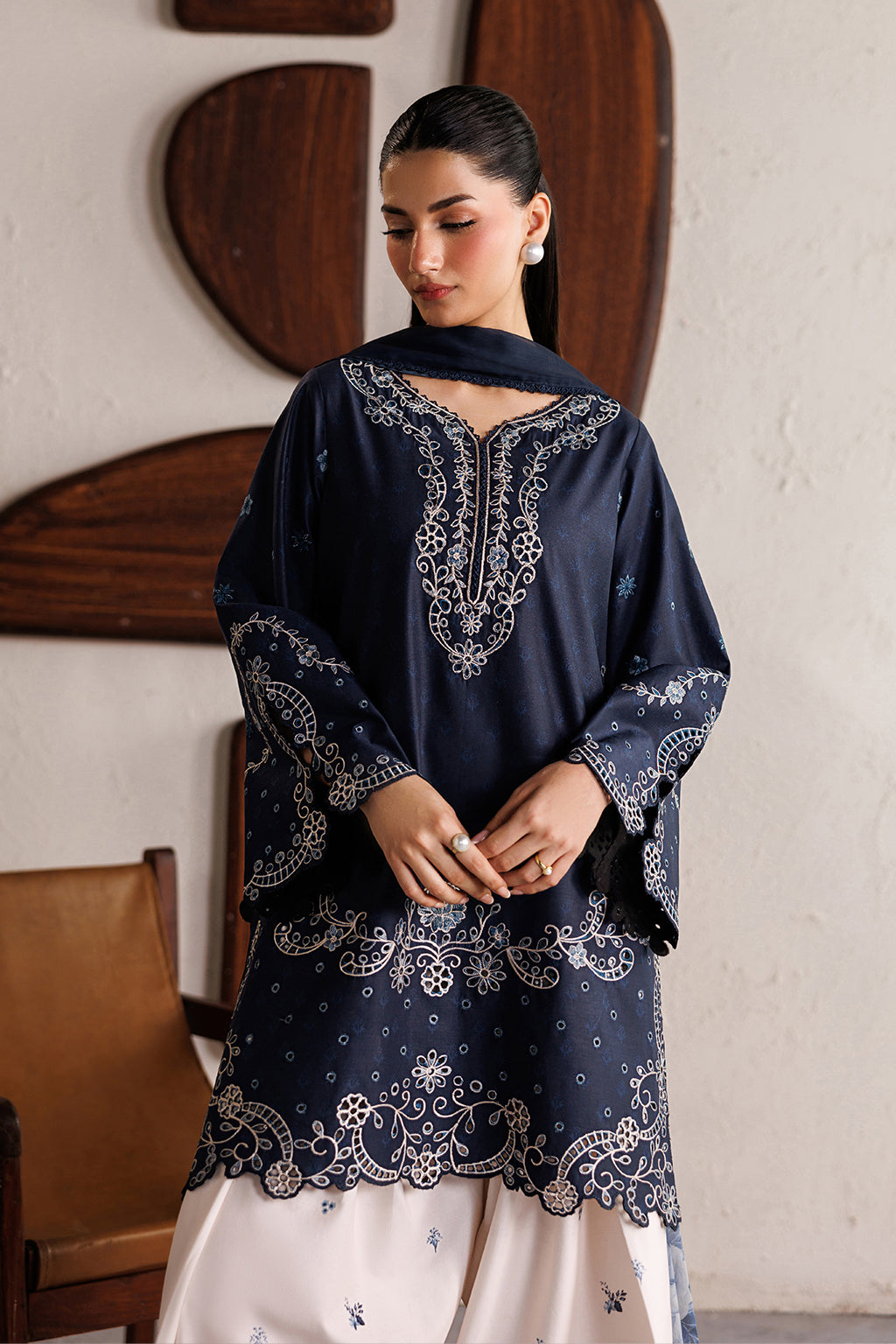 Iznik - Ibe-02 Embroidered Lawn