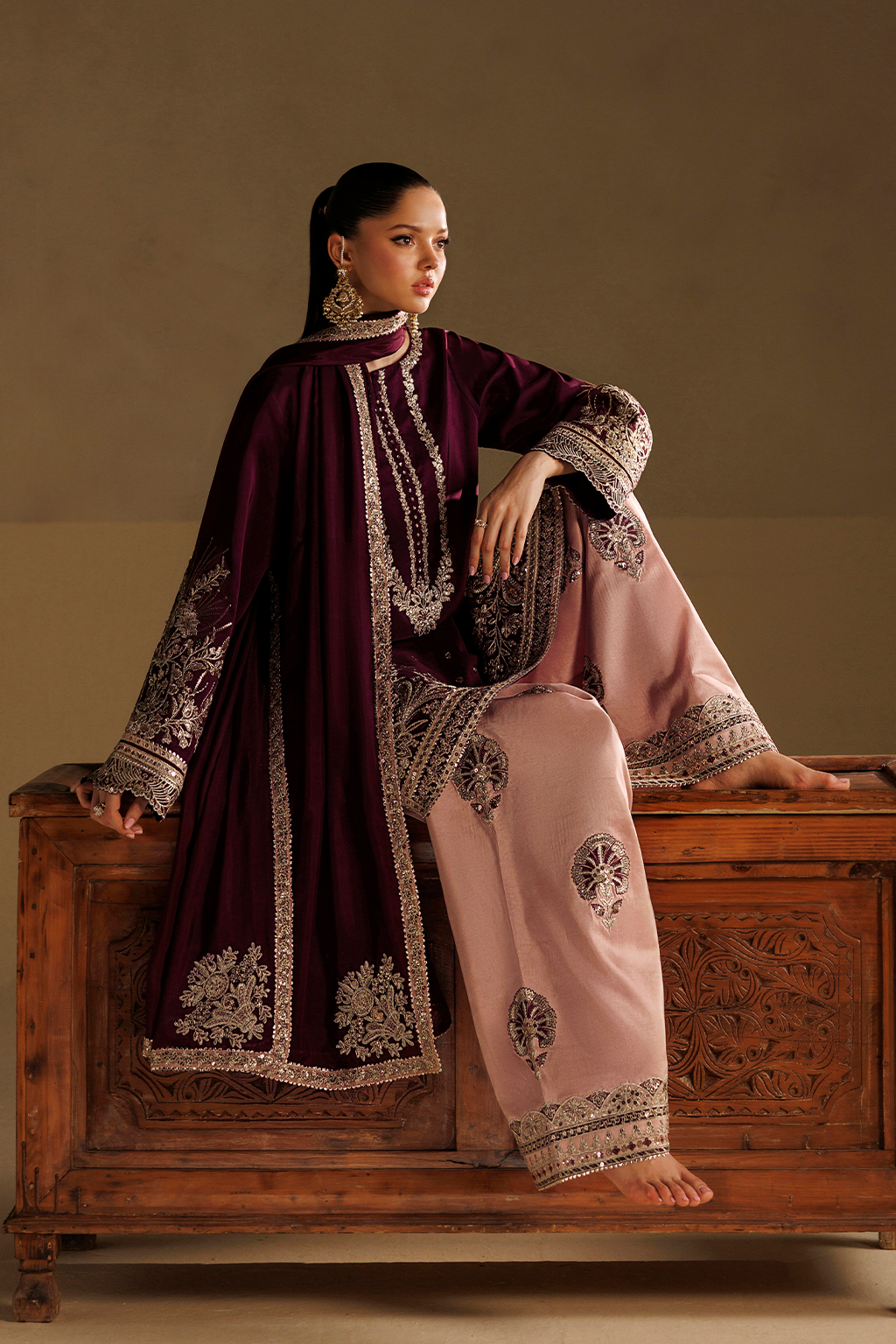 Iznik - Ue-733 Embroidered Ramen Silk