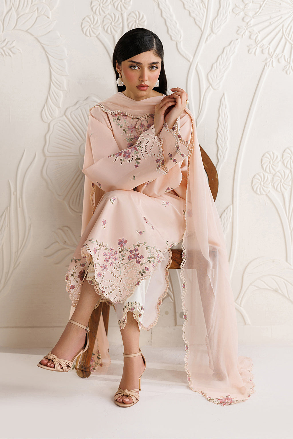 Iznik - Ue-689 Embroidered Lawn