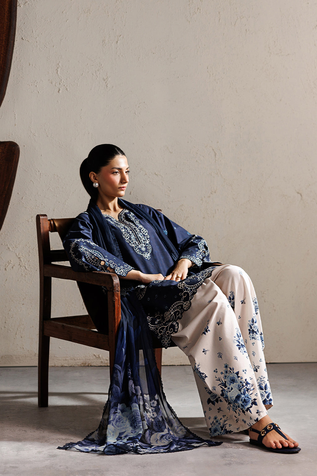 Iznik - Ibe-02 Embroidered Lawn