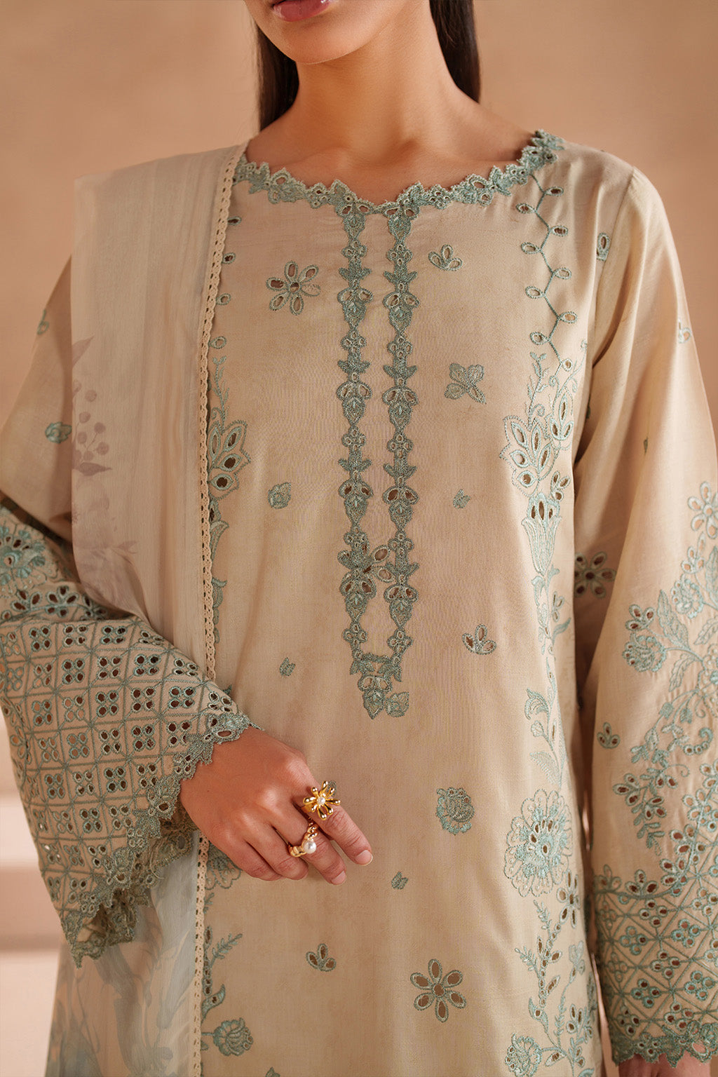 Iznik - Ue-605  Embroidered Lawn